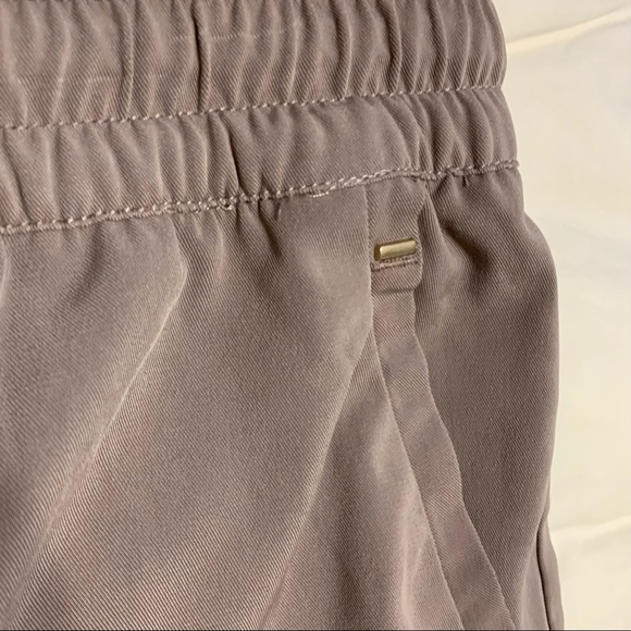 Dynamite Taupe Shorts - Picture 3 of 4